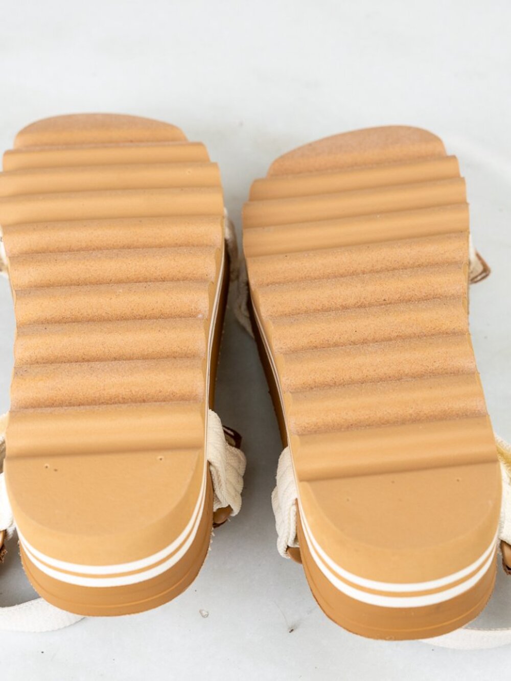 NWOT Reef Cushion Rem Hi White Size 7 - Picture 7 of 7